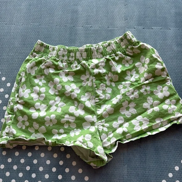 Topshop Hibiscus Floral Print Shorts In Green - Picture 2 of 5